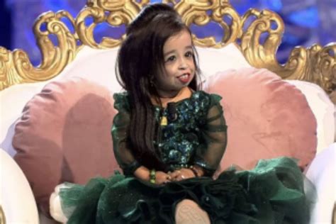 la mujer mas chichona del mundo|Quién es Jyoti Amge, la mujer más pequeña del mundo: así es.